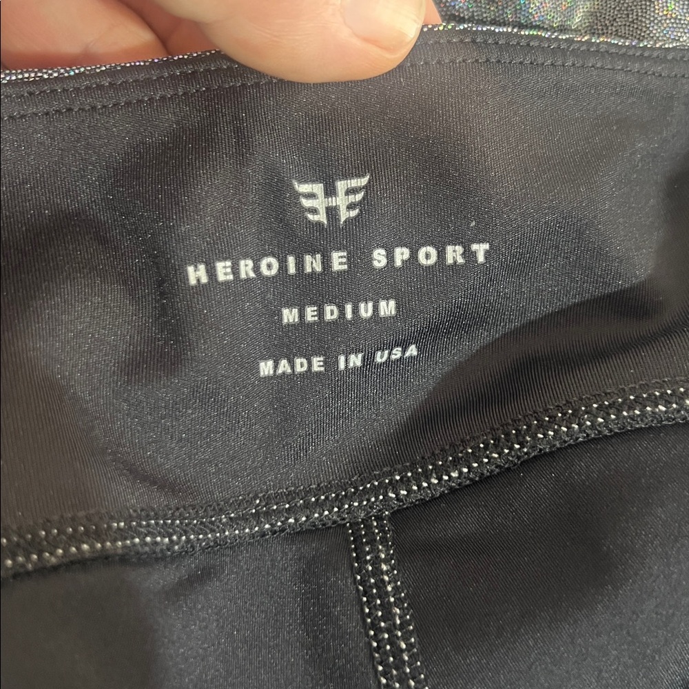 Heroine Sport The Marvel Metallic Leggings in Platinum, size Medium - Picture 7 of 14